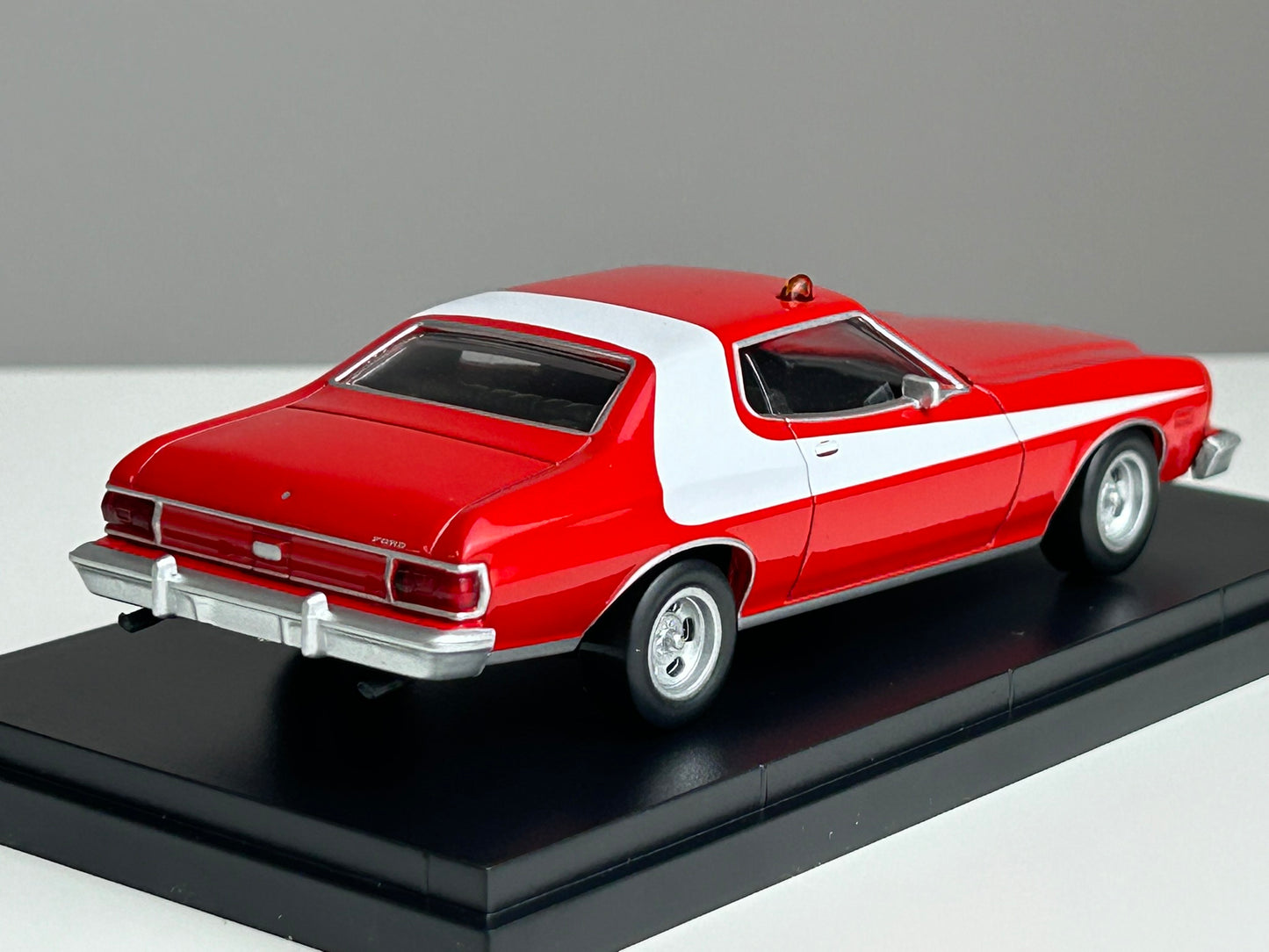 Ford Gran Torino 1975 – Starsky & Hutch
