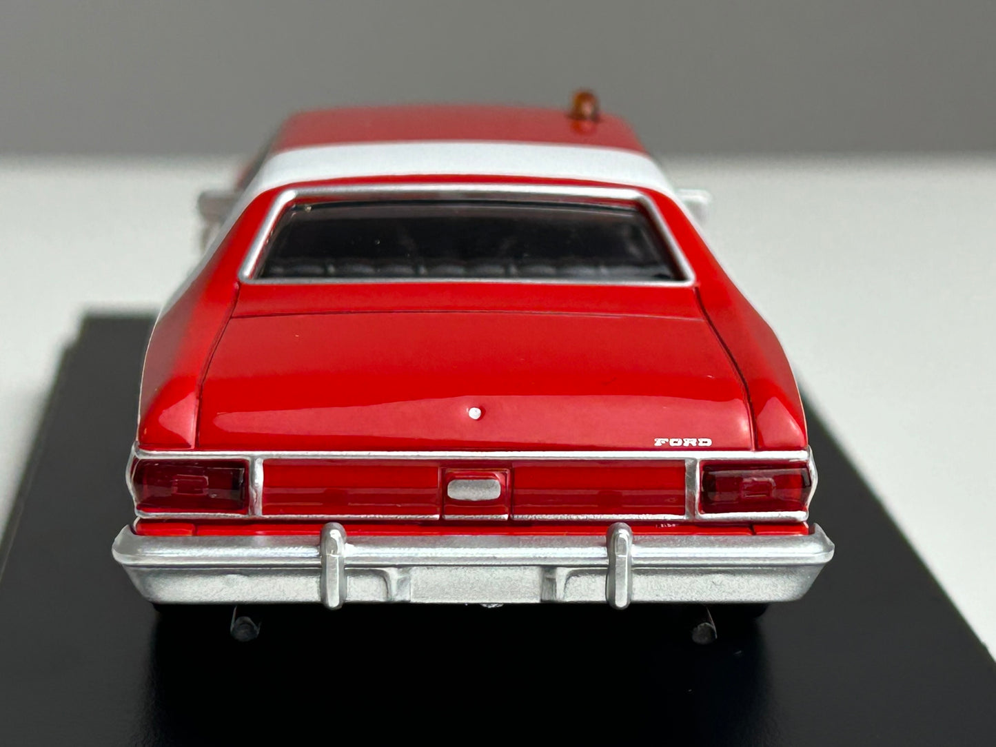 Ford Gran Torino 1975 – Starsky & Hutch